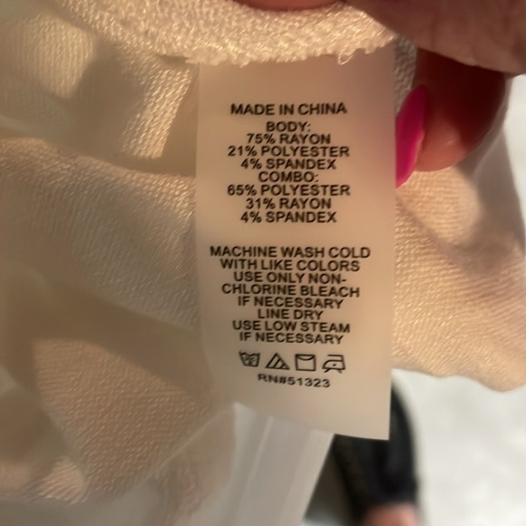 Vince Camuto cream long sleeve light weight sweater - Picture 5 of 5